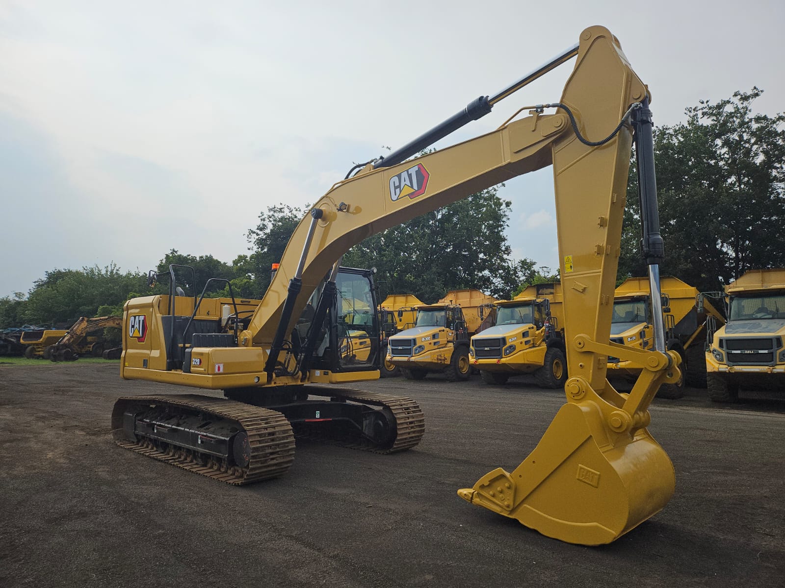 CATERPILLAR 320 EXCVATOR